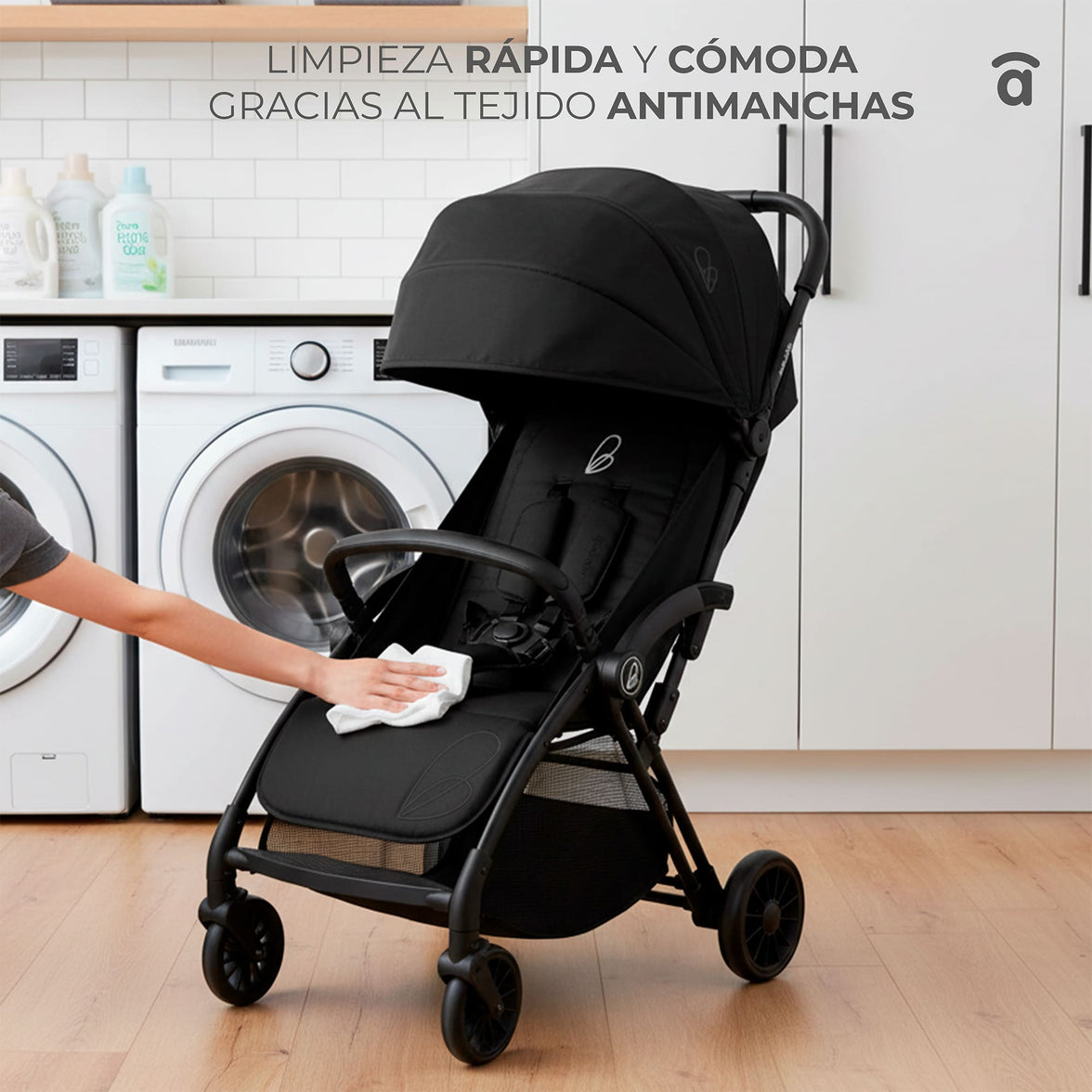 Plis Plas black-gold stroller