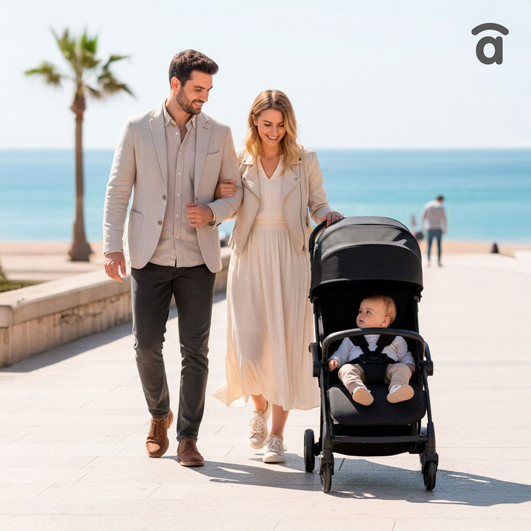 Plis Plas black stroller